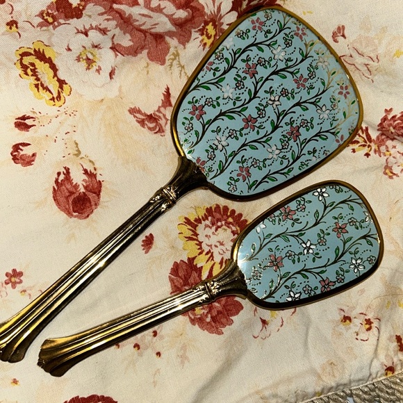 Vintage brush and mirror set. Never used. Good condition. But not perfect. - Picture 1 of 4